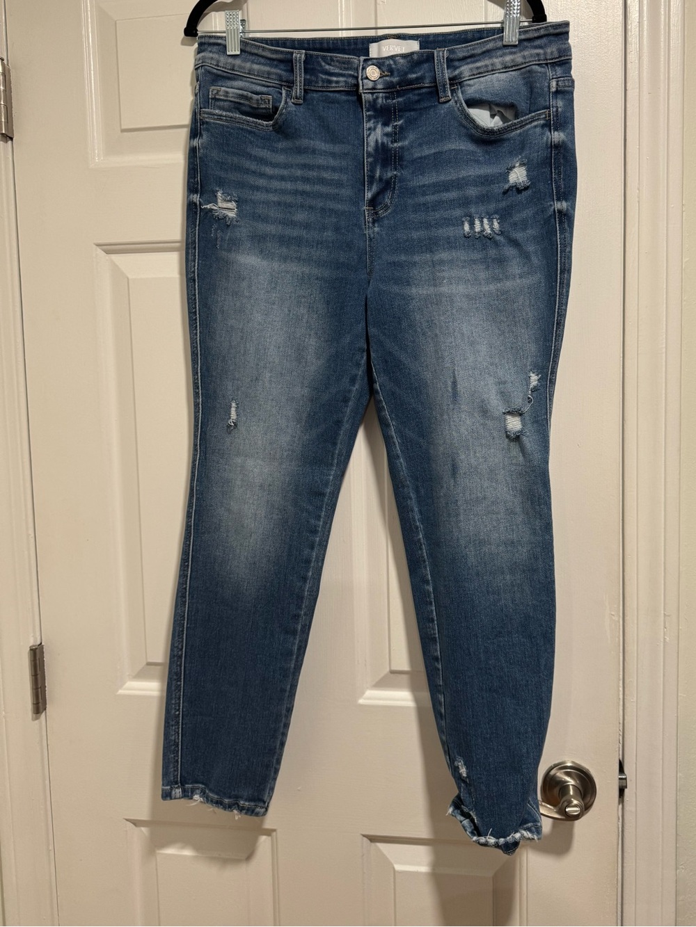 Vervet Distressed Jeans
